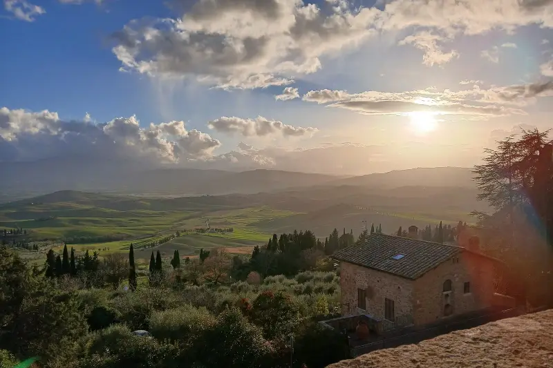 Krajina Val d'Orcia u Pienzy v Toskánsku